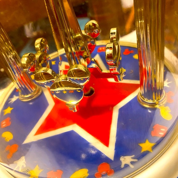 Mickey Mouse with his perpetual motion clock that works! - Picture 3 of 7